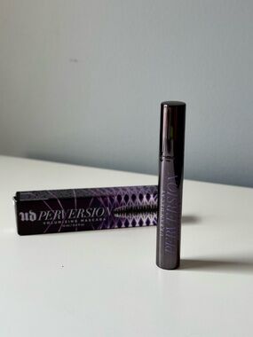 Urban Decay Perversion Volumizing Mascara - Black